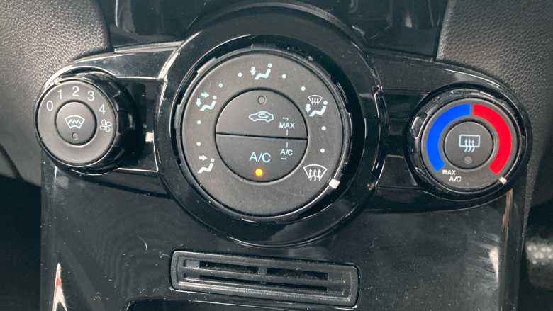 Ford Fiesta 1.25 82 Zetec 5dr Petrol Hatchback